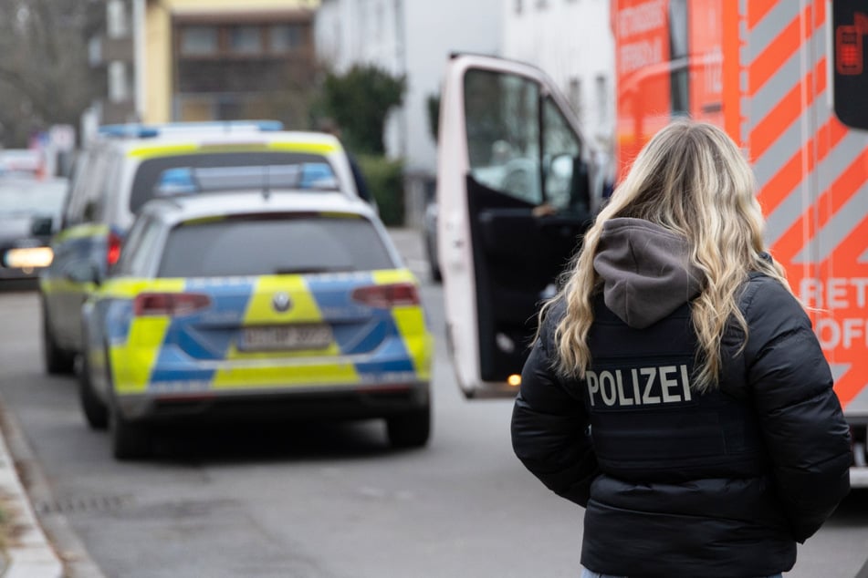 Neben der Polizei waren auch Rettungskräfte vor Ort im Einsatz.