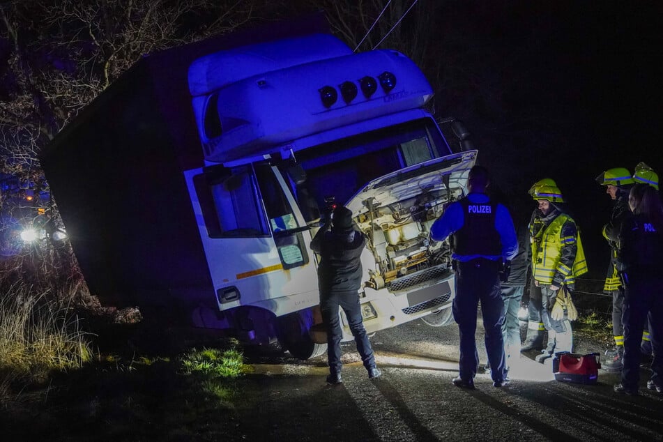 Am Donnerstagabend wurde bei Kamenz ein verlassener Lastwagen entdeckt.