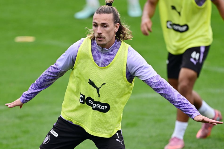 St.-Pauli-Kapitän Jackson Irvine (32) wird im Nordderby bei Werder Bremen (noch) nicht dabei sein.