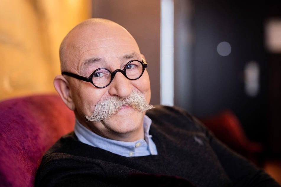 Seit 2013 führt der Moderator durch die beliebte ZDF-Trödelshow "Bares für Rares".