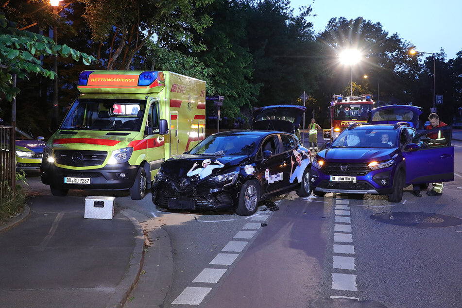 Zwar war auch der Rettungsdienst vor Ort, verletzt wurde laut Polizeiangaben aber niemand.
