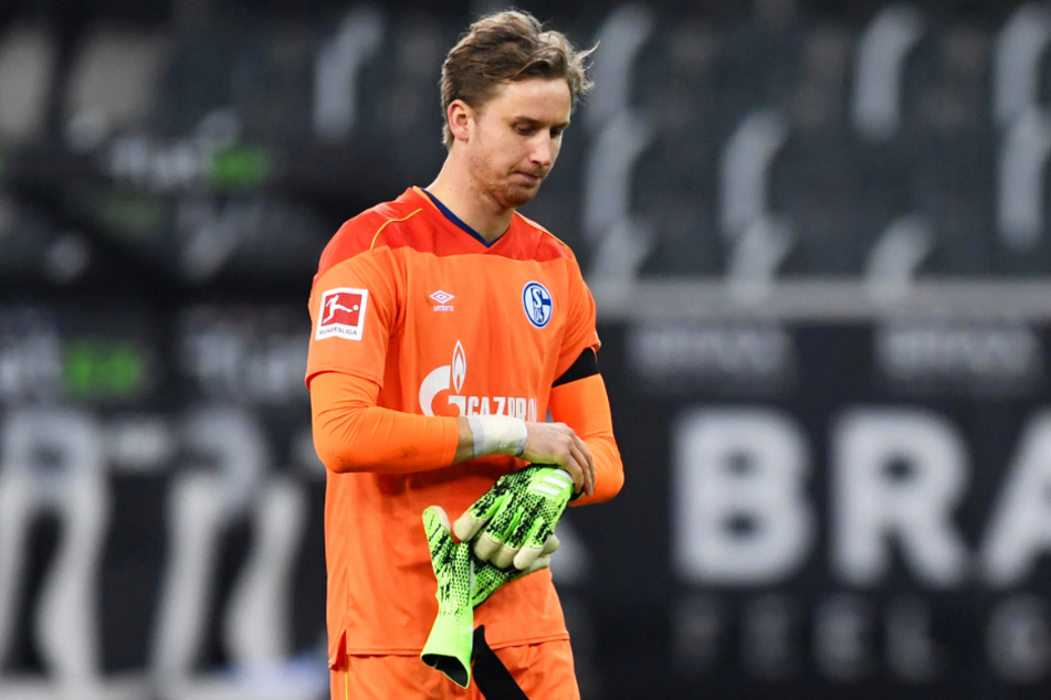 S04-Keeper Frederik Rönnow (28) verhinderte mit mehreren Paraden eine noch höhere Niederlage.