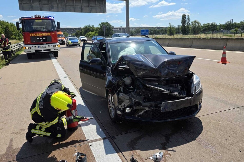 Neben Polizei und Rettungsdienst ist auch die Feuerwehr im Einsatz.