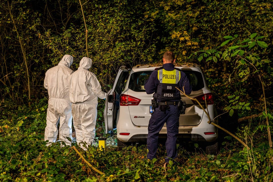 Mysteriöser Fund in Neuendorf: Leiche in Wald entdeckt