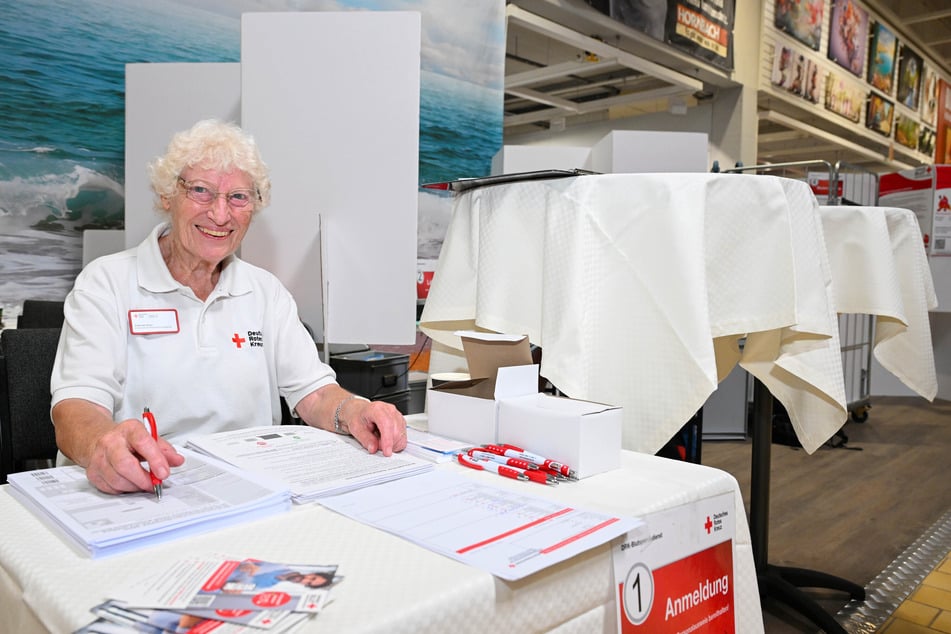 Friderike Koch (85) unterstützt auch nach über 60 Jahren noch tatkräftig die DRK-Blutspende.