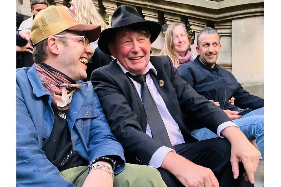 Otis Hagen Chevalier (36, l.) und Holger John (66) unterhalten sich prächtig.