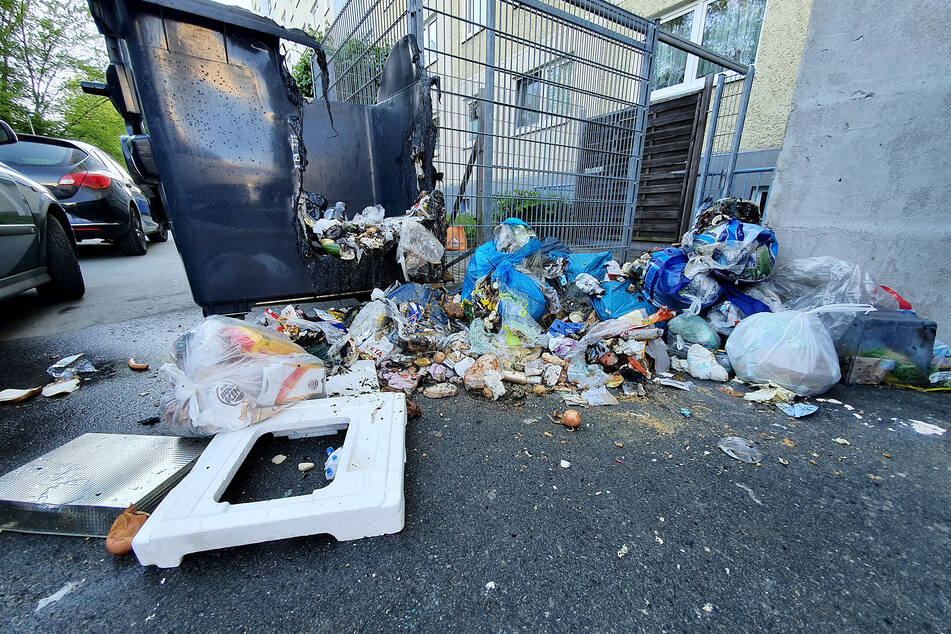 Unter anderem in der Straße Usti nad Labem fackelten Müllcontainer ab.