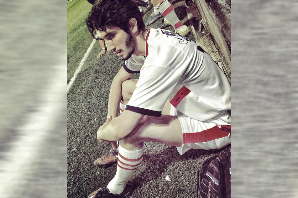 2014 startete seine Fußballkarriere in der Jugend-Nationalmannschaft Ägyptens. Er träumte damals vom Leben als Fußball-Star.