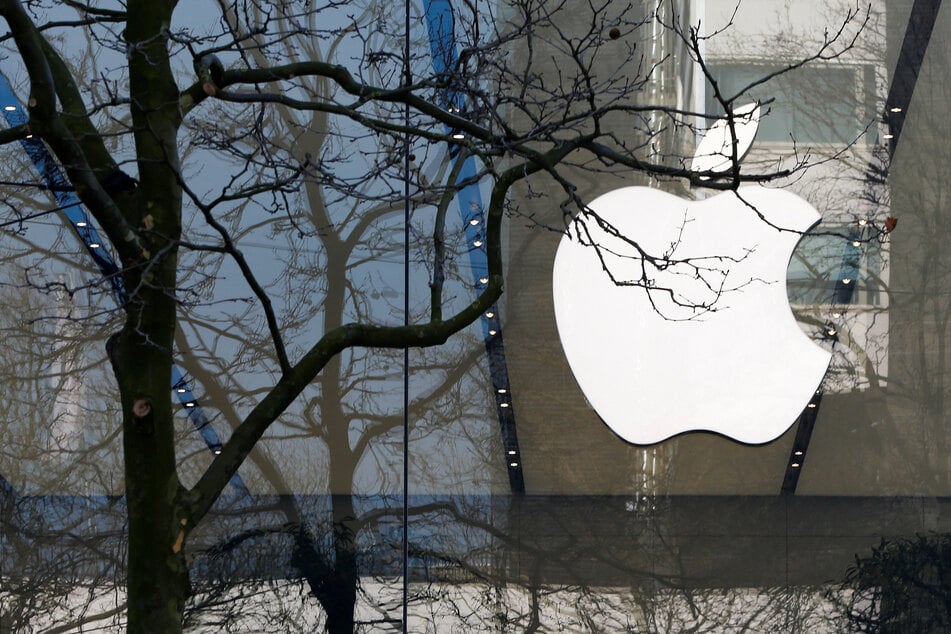 Apple agrees to abide by White House safeguards against AI risks