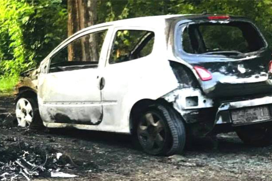 Der VW Polo fing aus bisher ungeklärten Gründen an zu brennen.