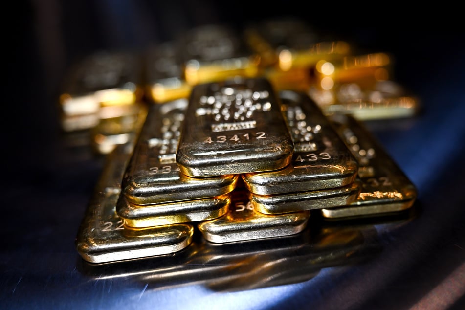 In einem Tresor entdeckte ein Mann Goldbarren - darf er die einfach so behalten? (Symbolbild)