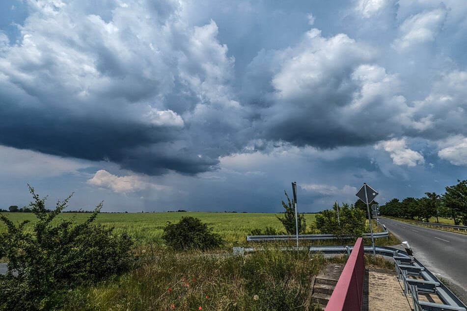 Das Gewitter braut sich langsam aber sicher über Sachsen zusammen.