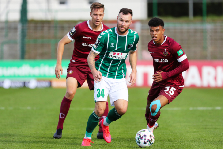 Patrick Hobsch (M.), Sohn von Ex-Bundesligaprofi Bernd, ist gemeinsam mit Martin Röser der Top-Torschütze des VfB Lübeck.