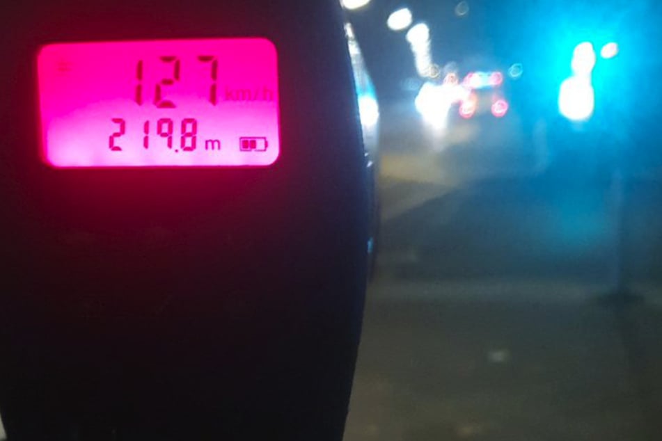 Die mobile Radarfalle zeigte am vergangenen Samstag am Berliner Columbiadamm 127 Kilometer pro Stunde bei einem Autofahrer an.