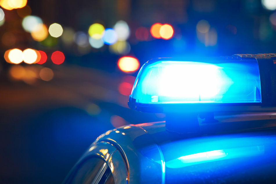 In Düsseldorf haben Partygäste mehrere Polizisten angegriffen. Vier Beamte wurden verletzt. (Symbolbild)