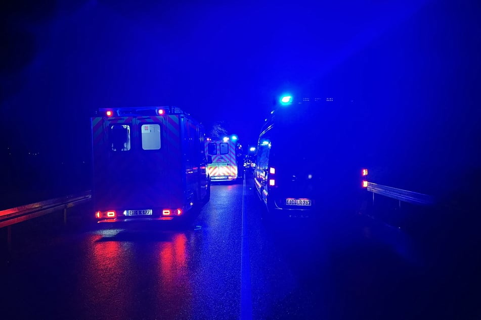 Bei dem Unfall auf der B247 wurden fünf Menschen schwer verletzt.