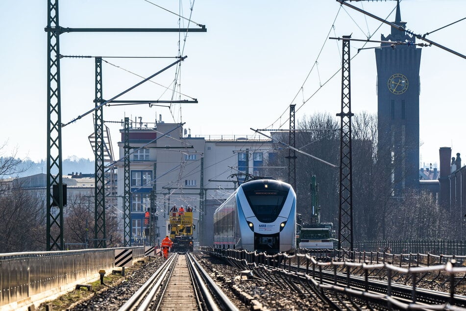 Am 7. April wird Gleis 1 (links) am Bahnhof Mitte freigegeben.