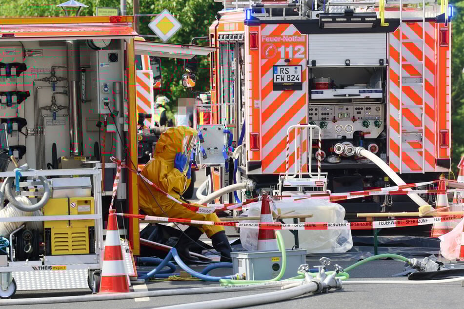 Für die Einsatzkräfte wurde eine spezielle Dekontaminationszone errichtet.