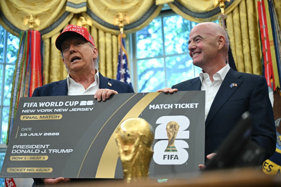 President Donald Trump (l.) stands next to FIFA President Gianni Infantino in the Oval Office of the White House in Washington DC on August 22, 2025.
