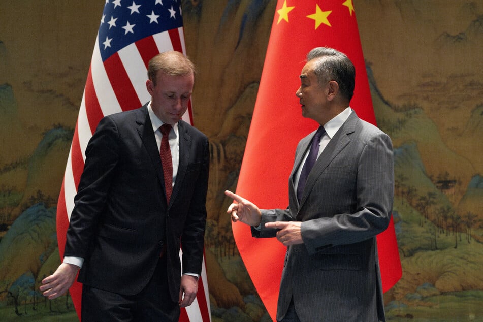 Chinese Foreign Minister Wang Yi (r.) told National Security Advisor Jake Sullivan that the US should not take the side of the Philippines amid a conflict in the South China Sea.