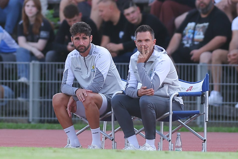 CFC-Coach Benjamin Duda (37, r.) und sein Co Niklas Hoheneder (38) sahen gegen Dynamo Licht und Schatten.