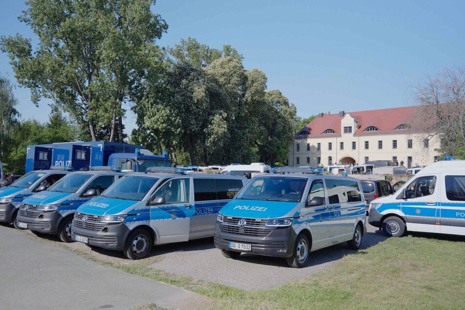 Unter anderem in Halsbrücke (Landkreis Mittelsachsen) wurden Durchsuchungen durchgeführt. Hier wurde Peter Fitzek festgenommen.