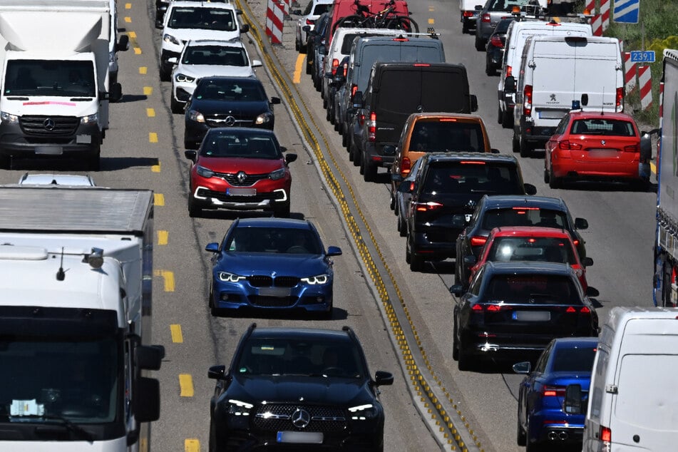 Stau, Stau, Stau: Gerade Baustellen sollen den Verkehr um Christi Himmelfahrt aufhalten. (Archivfoto)