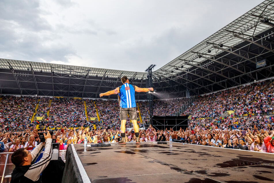 Ungefähr 30.000 Konzertbesucher feierten mit dem Volks-Rock'n'Roller im Dynamo-Stadion.