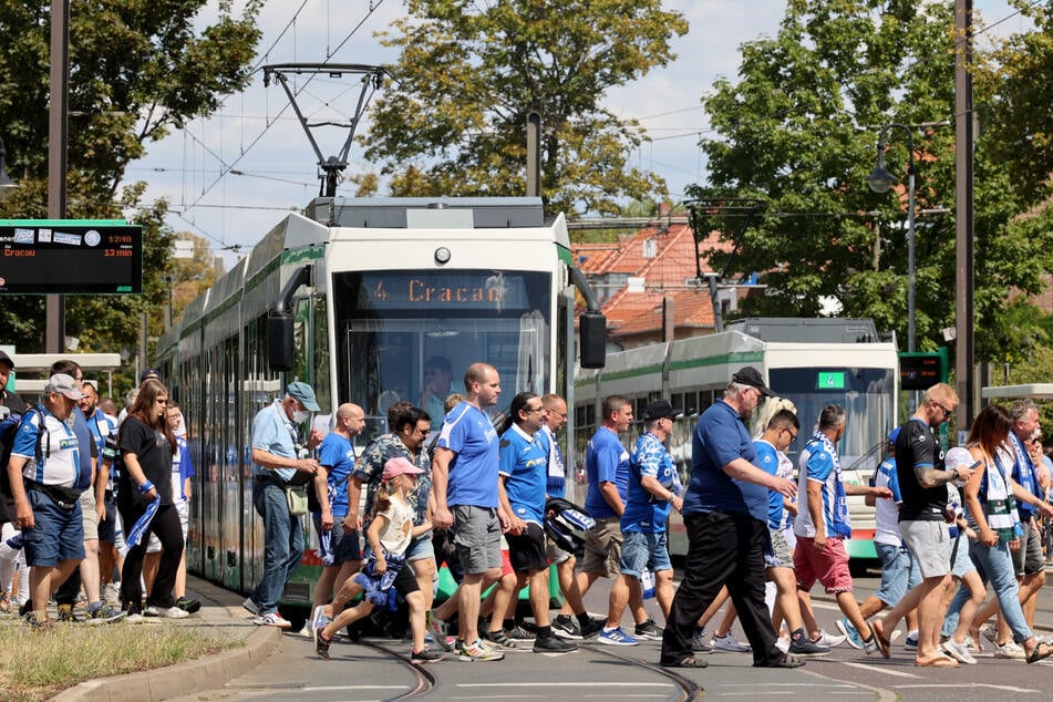 Es wird empfohlen, zum Spiel Magdeburg gegen Hamburg mit den Straßenbahnen anzureisen. (Archivfoto)