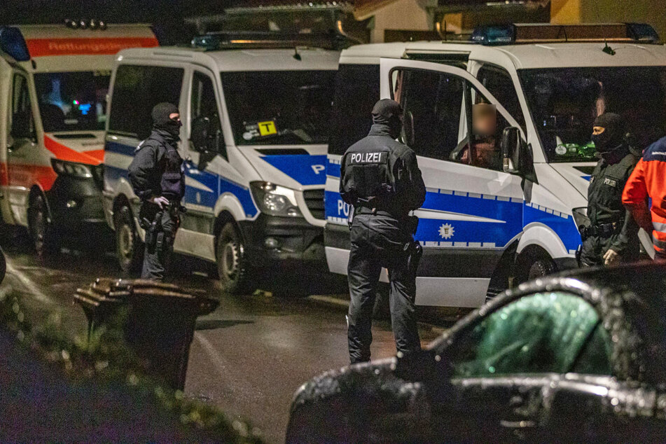 Beamte am Donnerstag in Backnang (Rems-Murr-Kreis).
