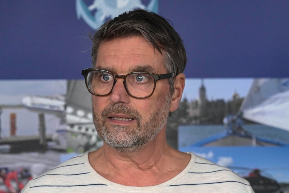 Thilo Maack von der Naturschutzorganisation Greenpeace erklärt, dass der Sender am Tier keine Vitaldaten liefert. (Archivfoto)