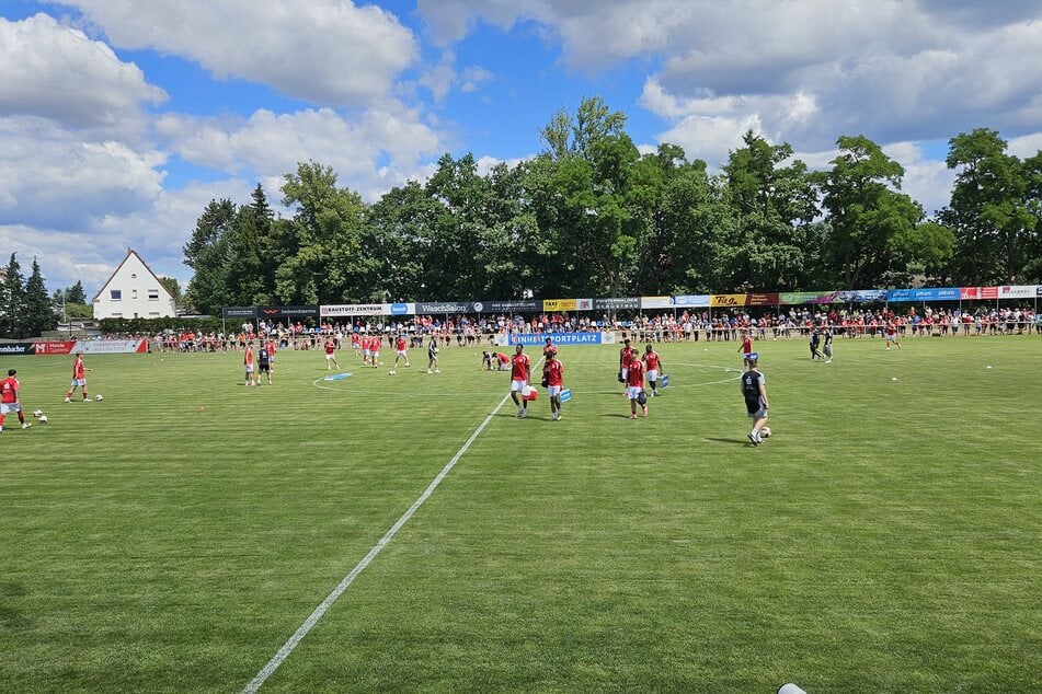 Energie beginnt die Erwärmung in Finsterwalde, viele Fans sind auch schon da.