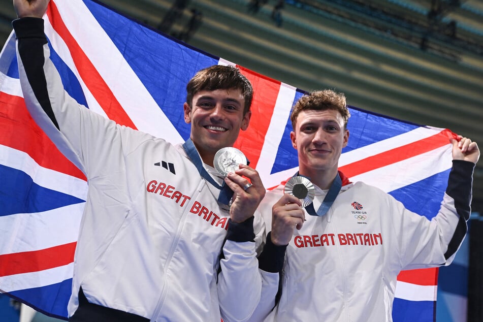 Tom Daley (l.) and partner Noah Williams claimed silver at the Paris Olympic Games.