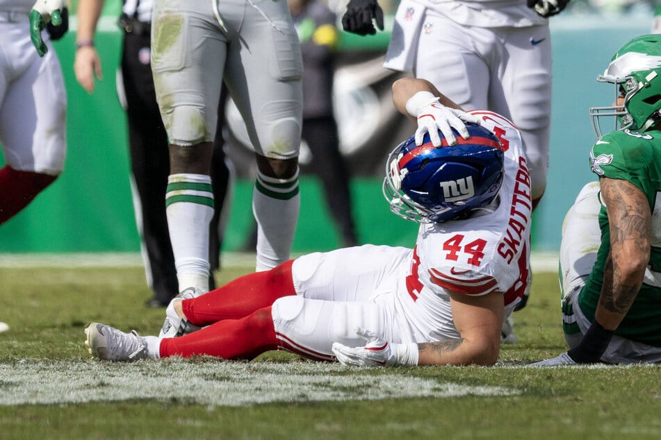 Der neue Fan-Liebling der NFL, Cam Skattebo (23), erlitt am Sonntag eine absolute Horror-Verletzung.