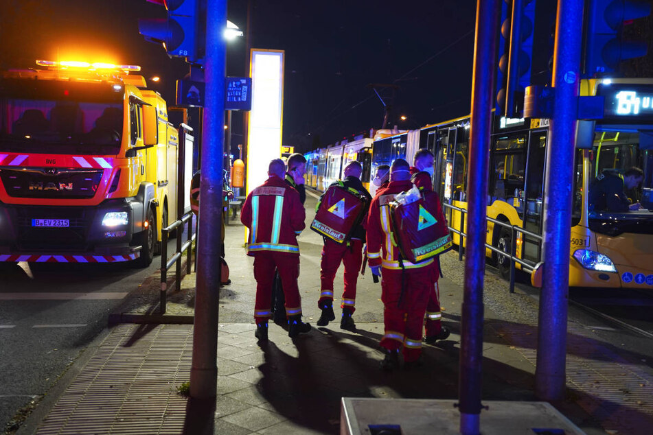 Berlin: Straßenbahn kracht in Berlin mit Bus zusammen: Mehrere Verletzte