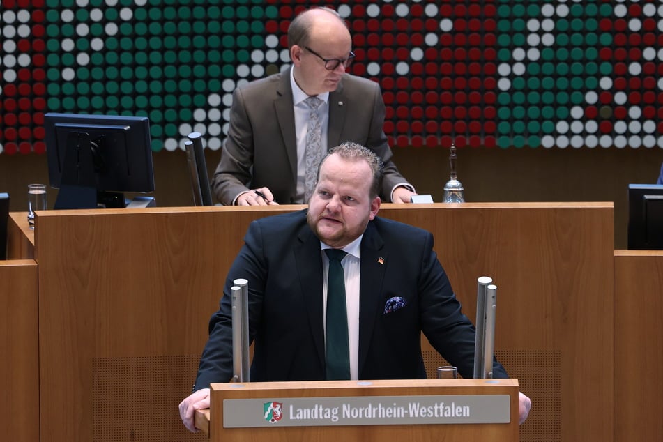 Verbreitete seine Ansichten zu Deutschlands Kolonialzeit in Namibia auch im NRW-Landtag: der Kölner AfD-Abgeordnete Sven Tritschler (42, AfD).