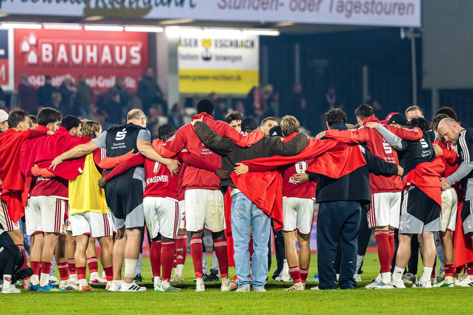 Mit einer geschlossenen Mannschaftsleistung verdiente sich Cottbus einen Punkt gegen Nürnberg. Zwei Akteure stachen zusätzlich heraus.