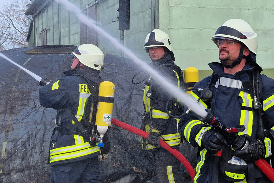 Die Feuerwehr ist am Montagmorgen zu einem Balkonbrand nach Kremmen ausgerückt. (Symbolfoto)