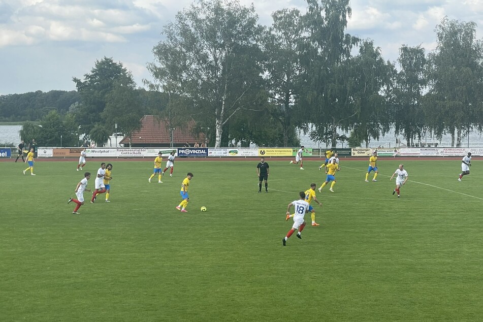 Direkt neben Lok Leipzigs Teamhotel fand am Mittwoch der Test gegen Phönix Lübeck statt.
