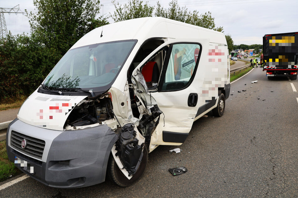 Zwei Transporter waren in den Unfall auf dem Autobahnzubringer involviert.