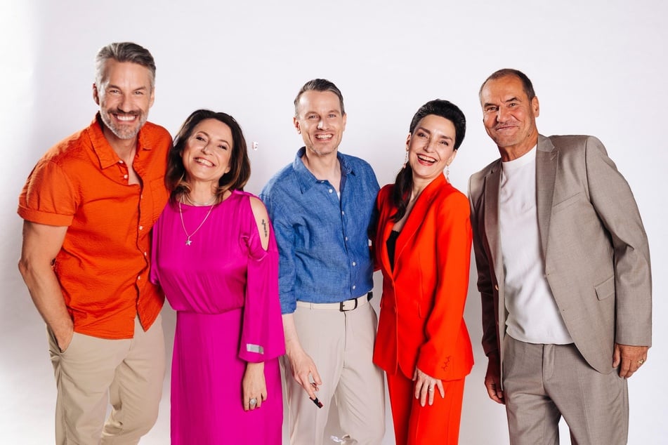 Stefan Bockelmann (48/l.) mit seinen Schauspielkollegen Berrit Arnold, Marc Dumitru, Tatjana Clasing, Silvan-Pierre Leirich.