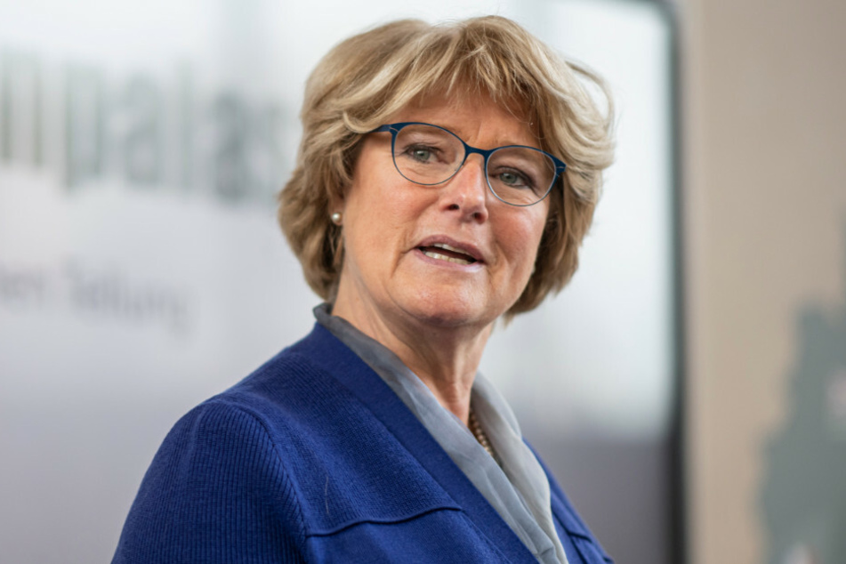 Kulturstaatsministerin Monika Grütters (59, CDU) rief am Holocaust-Gedenktag dazu auf, die NS-Verbrechen niemals zu vergessen oder zu relativieren.