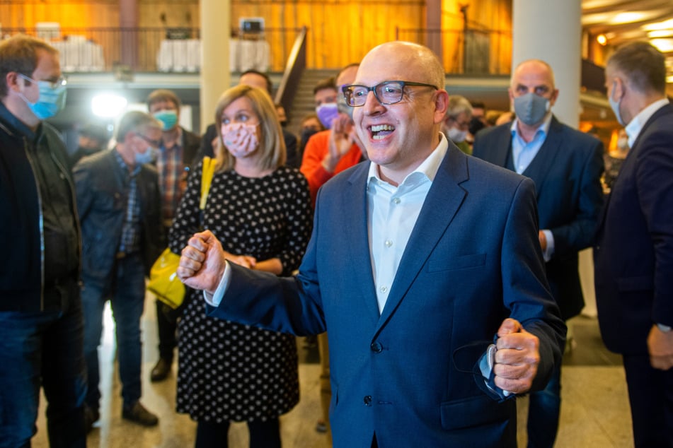 Sven Schulze (48, SPD) überholte seine Mitstreiter im zweiten Wahlgang deutlich. Er legte fast zwölf Prozentpunkte zu.
