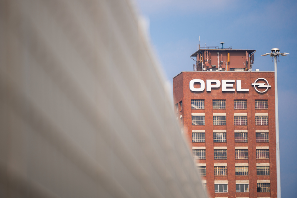 Der Autobauer Opel hat den Ländern Hessen, Rheinland-Pfalz und Thüringen angeboten, in den Werken regionale Corona-Impfzentren aufzubauen.