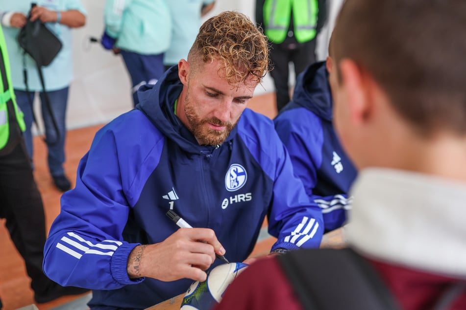 Der Keeper kam in der vergangenen Saison neunmal in der 2. Bundesliga und einmal im DFB-Pokal zum Einsatz, ehe er degradiert wurde.