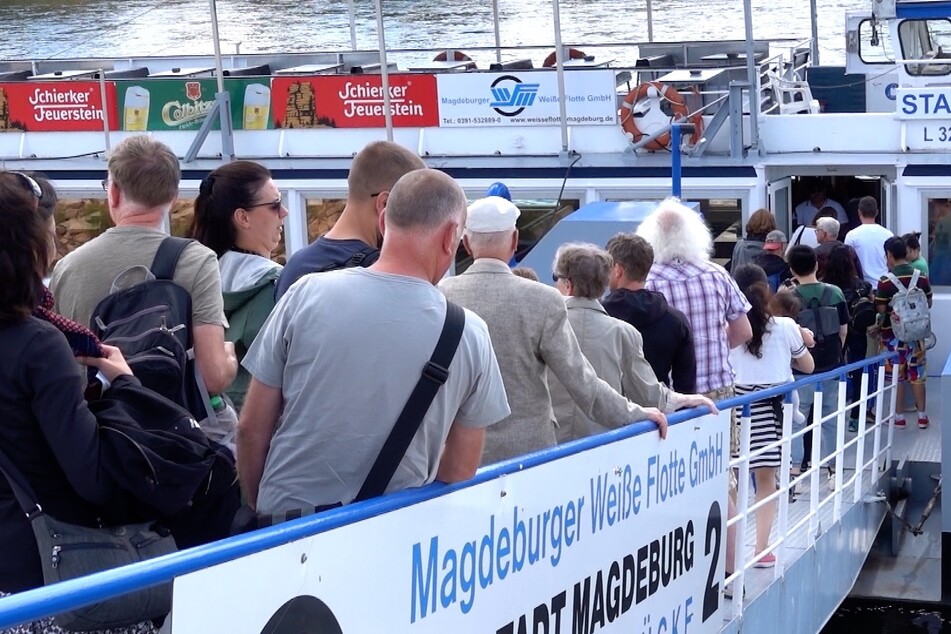 "Weiße Flotte" wieder auf der Magdeburger Elbe: Pegelstand hat sich leicht erholt