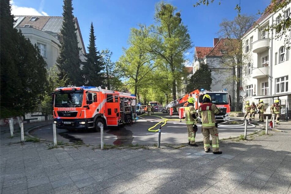 Berlin: 16 Verletzte bei Brand in Obdachlosenwohnheim: Einsatzkraft hat Schwächeanfall