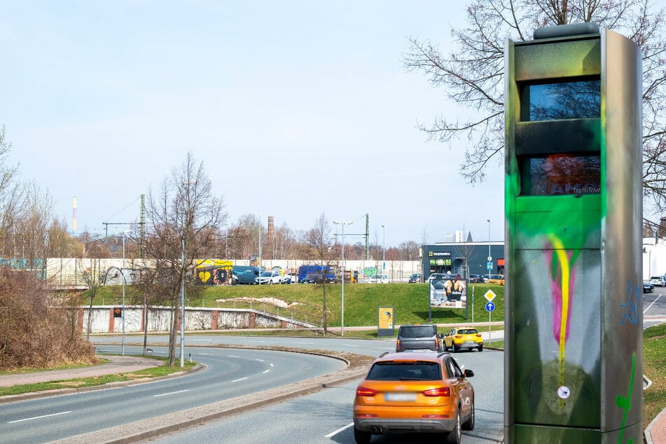 Die leere Blitzersäule an der Kappler Drehe wird bald abgebaut.