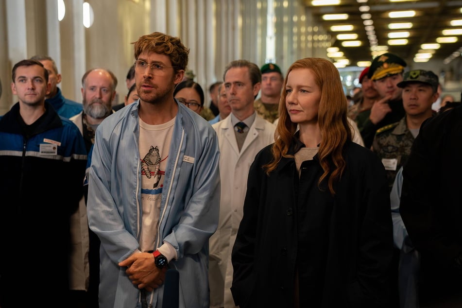 Die Leipzigerin Sandra Hüller (47, r.) ist zusammen mit Ryan Gosling (45, l.) im Sci-Fi-Blockbuster "Project Hail Mary" zu sehen.