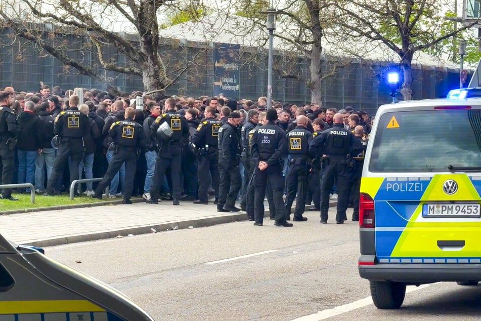 Die Polizei trennte die Fanlager.